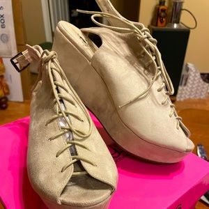 Corkys Dress Shoes Size 8